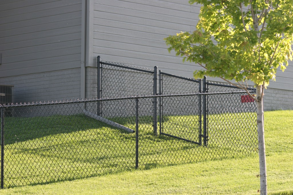 American Fence Company Sioux City, Iowa - Chain Link Fencing, 100 4' black vinyl chain link